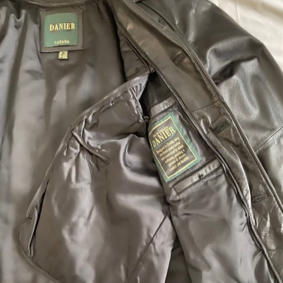 Danier Men’s Leather Jacket - Picture 10 of 17